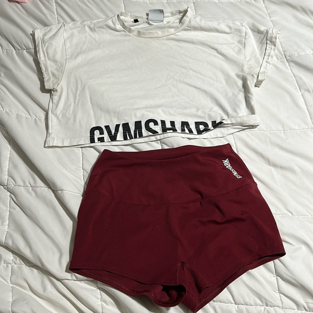 Gym shark crop and shorts